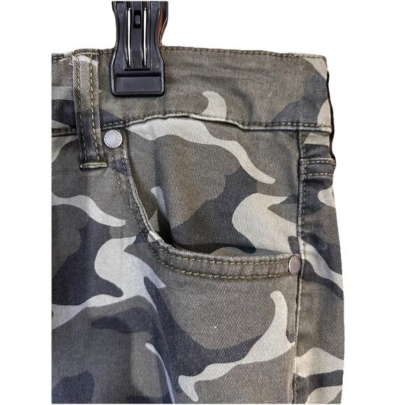 Torrid Women’s Green Camouflage Knee Length Pencil Denim Skirt Grunge Size 14 - Picture 7 of 12